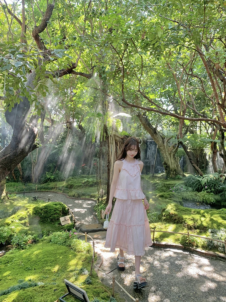 オリジナルデザインのJK制服【夏用・ノースリーブ・背中開き・モネの庭風】は明るい服としての実用性とファッション性をどう評価するか？