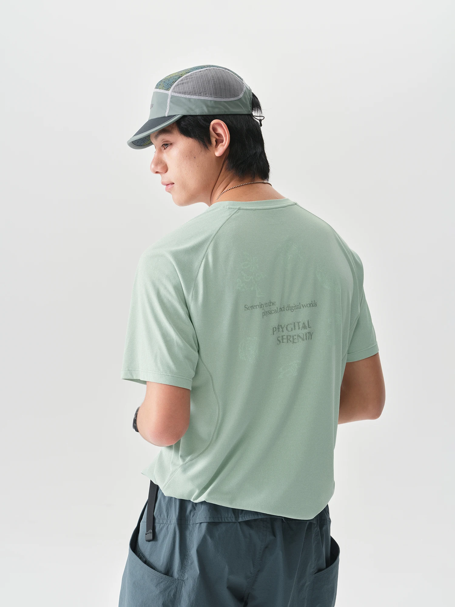 修学旅行の日差しに負けない、1枚で安心できるTシャツ は？