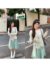 ユニークなデザインの長袖トップス【フィット・韓国風・無地・大人カジュアル】