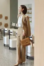 秋冬用 トレンディ ベージュ ベルト付きジャケット【高級感・ビジネス向け】& ストレートパンツ【ハイウエスト・細身】