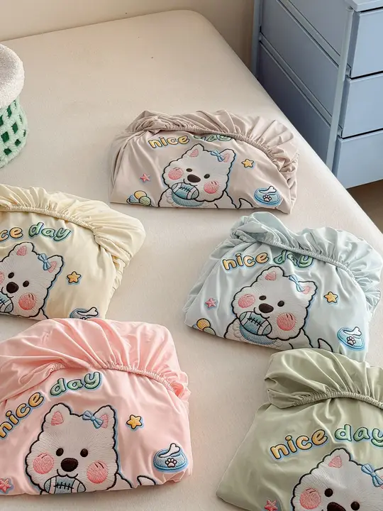 カートゥーンデザインの刺繍ベッドカバー【涼感・防塵・汚れ防止】（セットアップ対応）