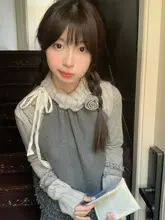 自然な重ね着が楽しめる！秋用ニットトップス【ピンクバラ柄・スタックカラー】