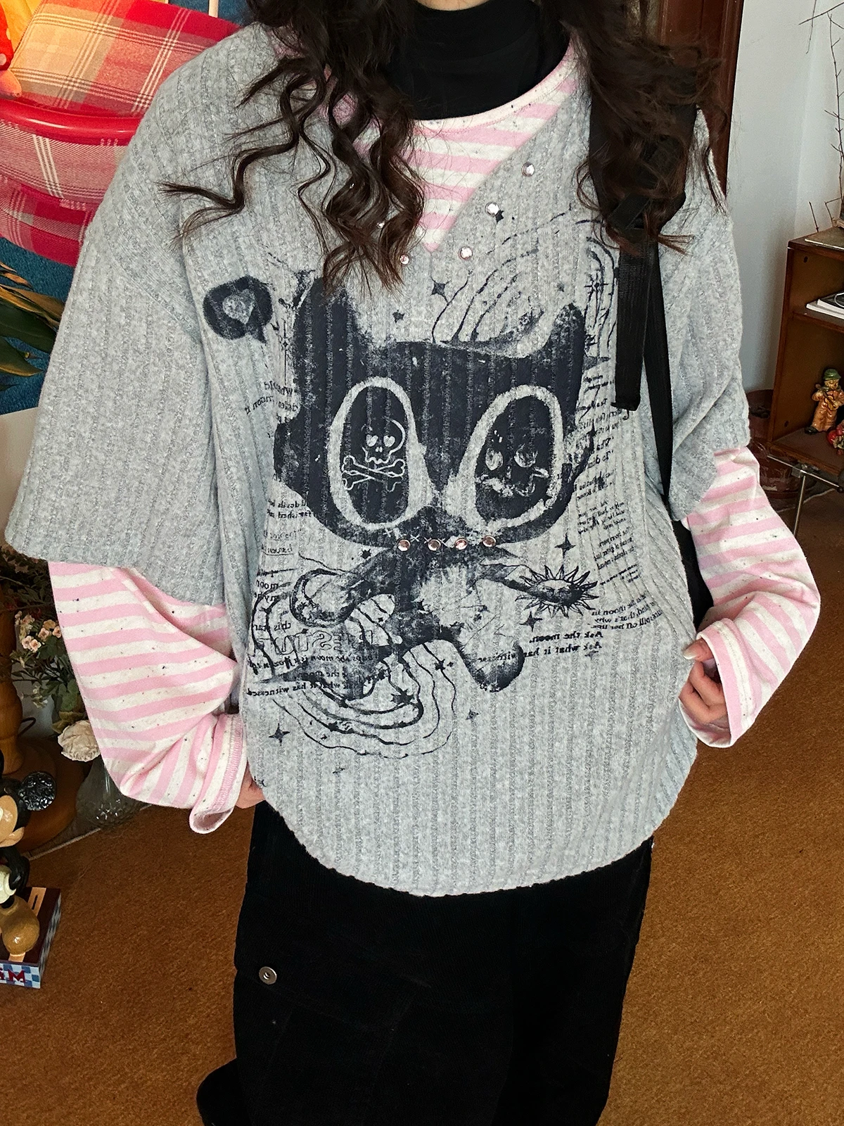 春春用カートゥーン風小猫デザインの長袖Tシャツ：カートゥーンキャットが人気な理由と実用性の検証