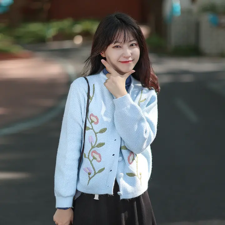 刺繍入り小翻領ニットカーディガン【春秋用・レトロデザイン・短め】