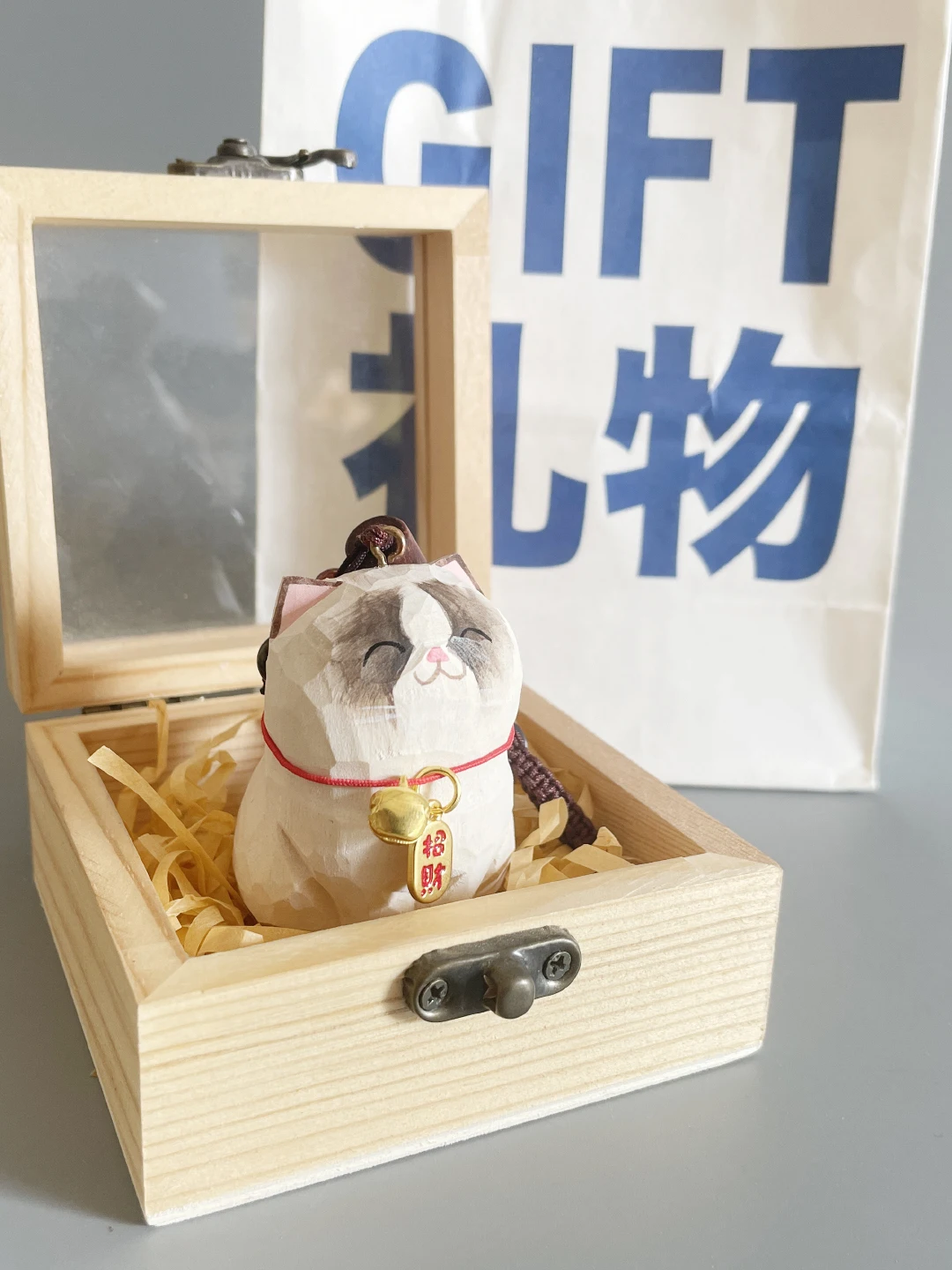可愛いお守り手作りで災難を防ぐ？手彫りの木製招財猫キーホルダーが実は最強の選択肢とは