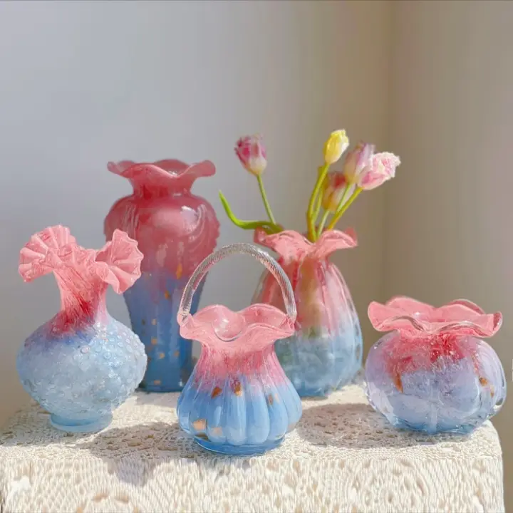 中古 フェントン 花びら模様の粉ブルーグラデーション 金箔手作り ガラス花瓶【水耕栽培・インテリア装飾】