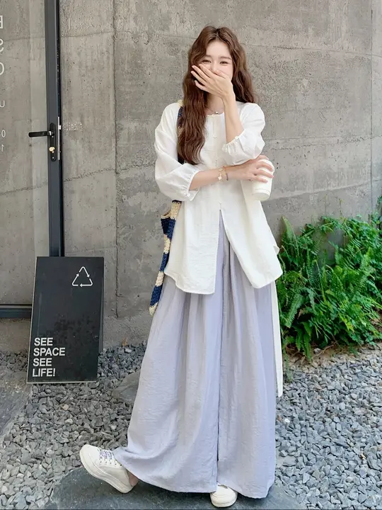 スタイルのホワイトシャツ＆ワイドパンツ（セットアップ対応）