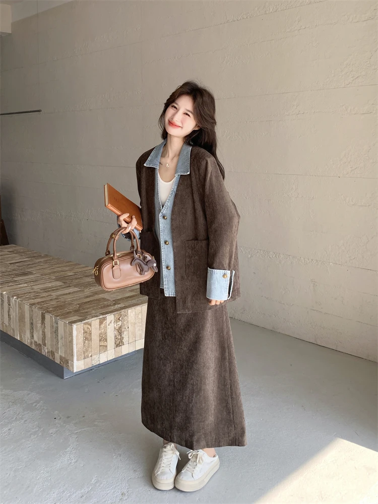 90年代のレトロファッションを再現するデニムパッチワークセットアップ