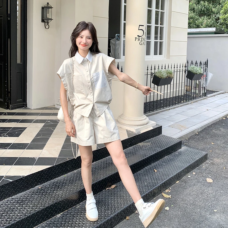 ストライプ切り替えシャツとショートパンツの夏用コーディネート：love おしゃれ に必要な基本セット