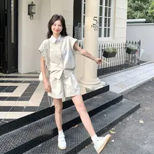 ストライプ切り替えシャツとショートパンツの夏用コーディネート（セットアップ対応）