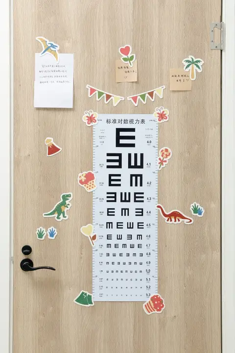 無痕のフォトステッカー【吸着式・壁面装飾・子供部屋用・穴あけ不要】