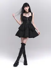 ゴスロリスタイルの黒いキャミソールワンピース【個性的・ハロウィン用・フレアスカート】