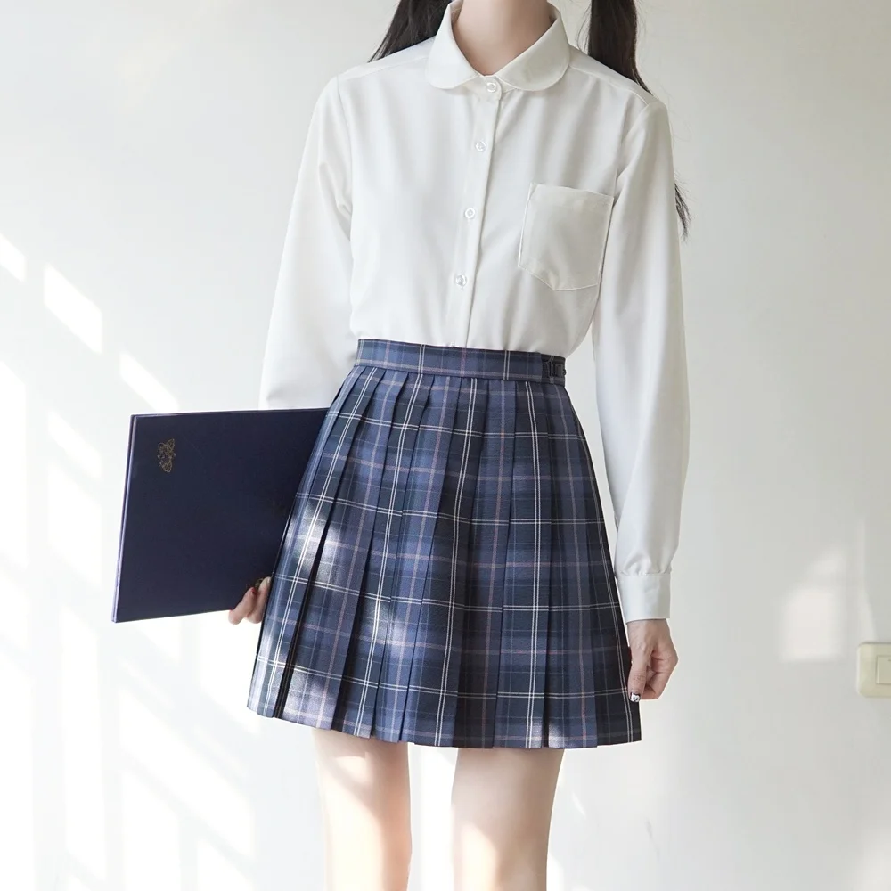 大人可愛いの本質とは？尖った襟トップスが伝える洗練された可愛さ