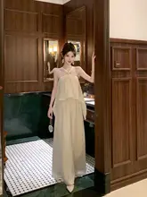 星海老钱風の光沢感ある不規則なハーフネックトップスとワイドパンツ（セットアップ対応）