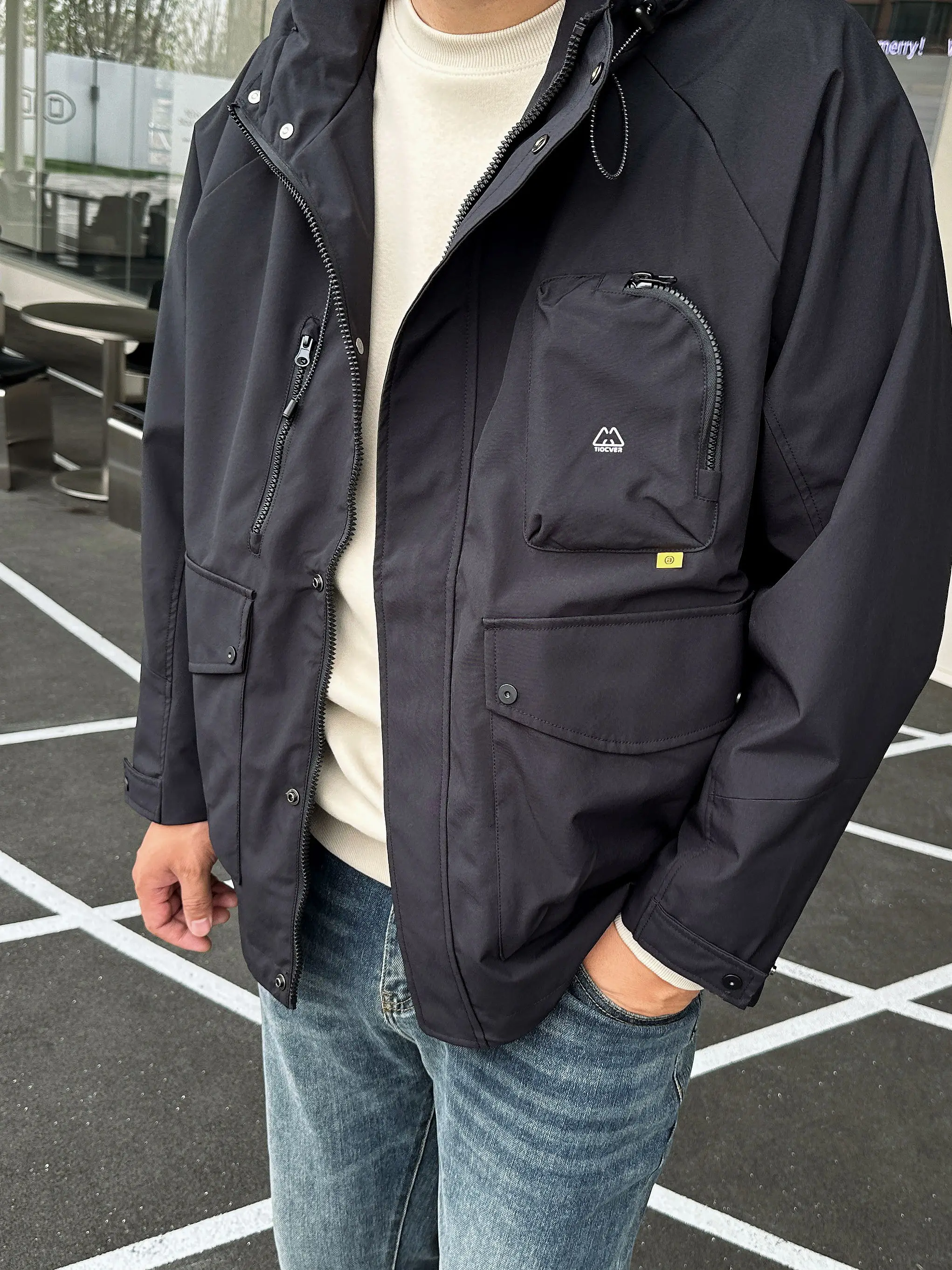 機能的でかっこいいメンズアウトドアジャケットは、どう選ぶ？