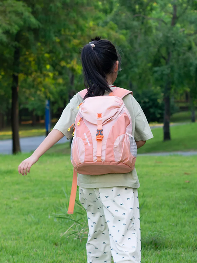 子供用軽量リュックサック：アウトドア旅行に最適な15リッター容量の軽量デイパック