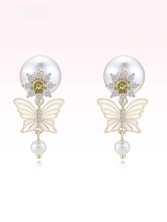 春の花と水をテーマにした水晶バタフライとパールのピアス【高級感あるデザイン】