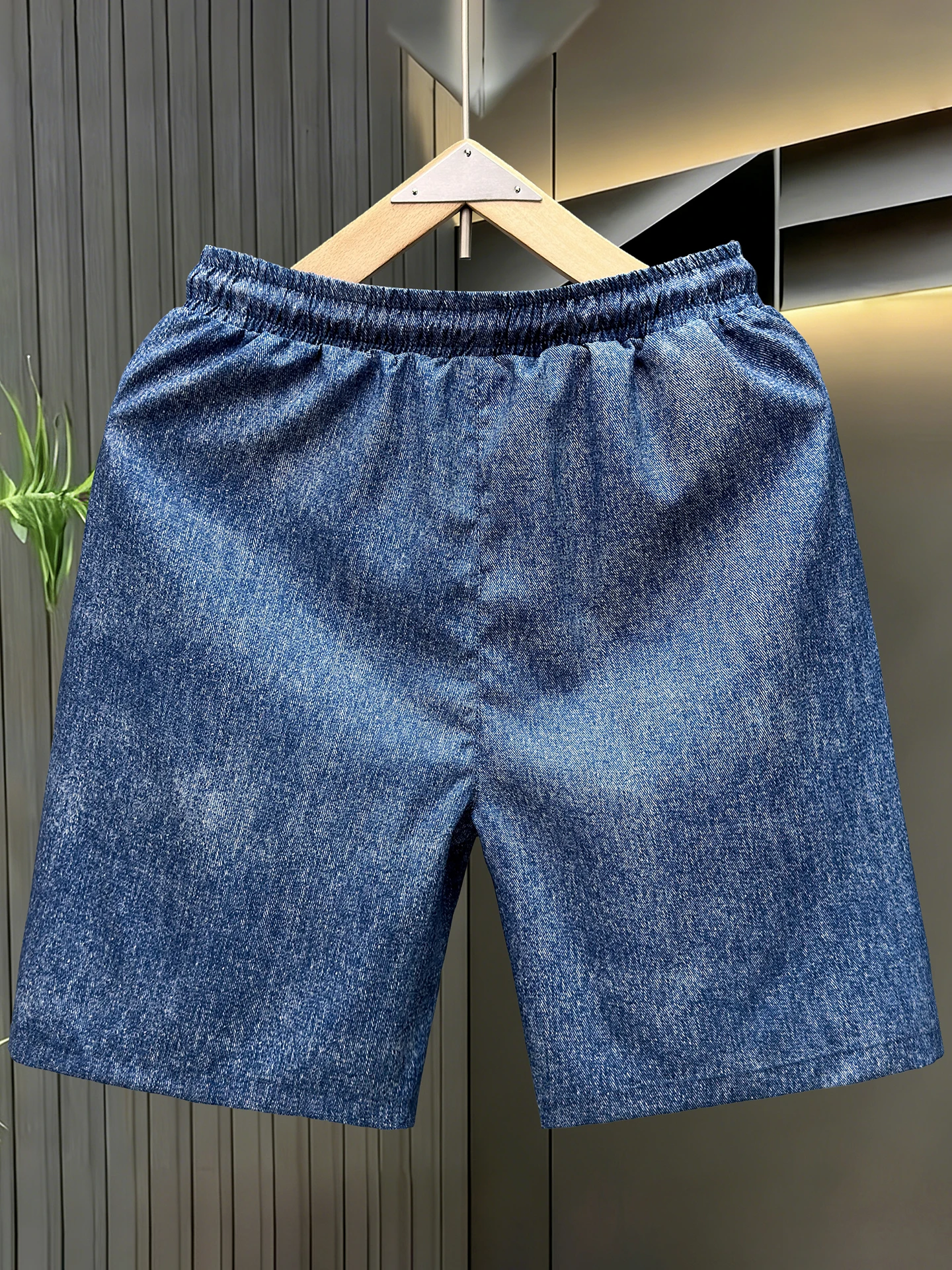夏用薄手通気ショーツ メンズ：デニム風ストレートで快適な五分パンツ