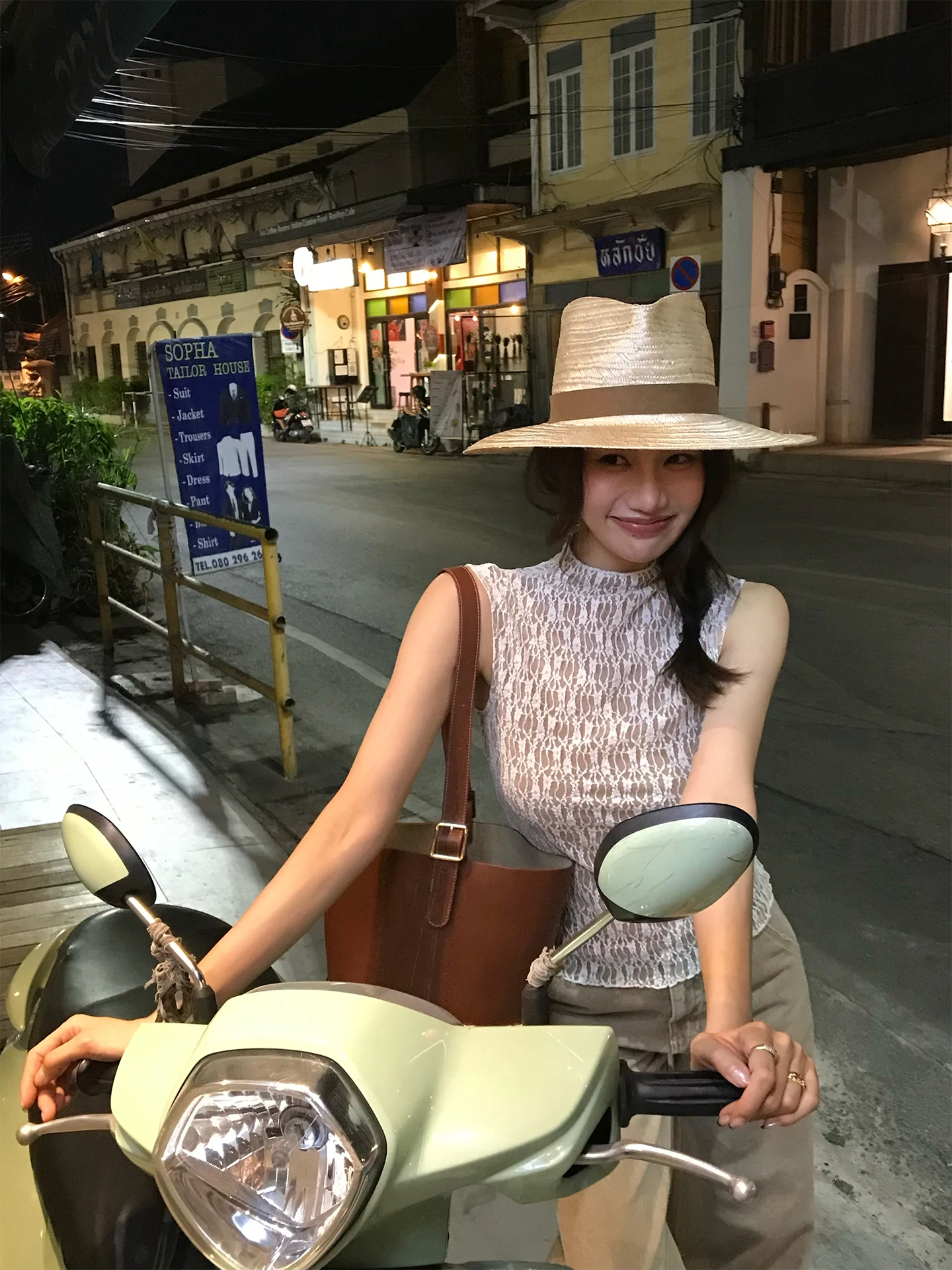 骨格ストレート キャミソール：法式レースデザインのフィット感と高領構造を徹底解説
