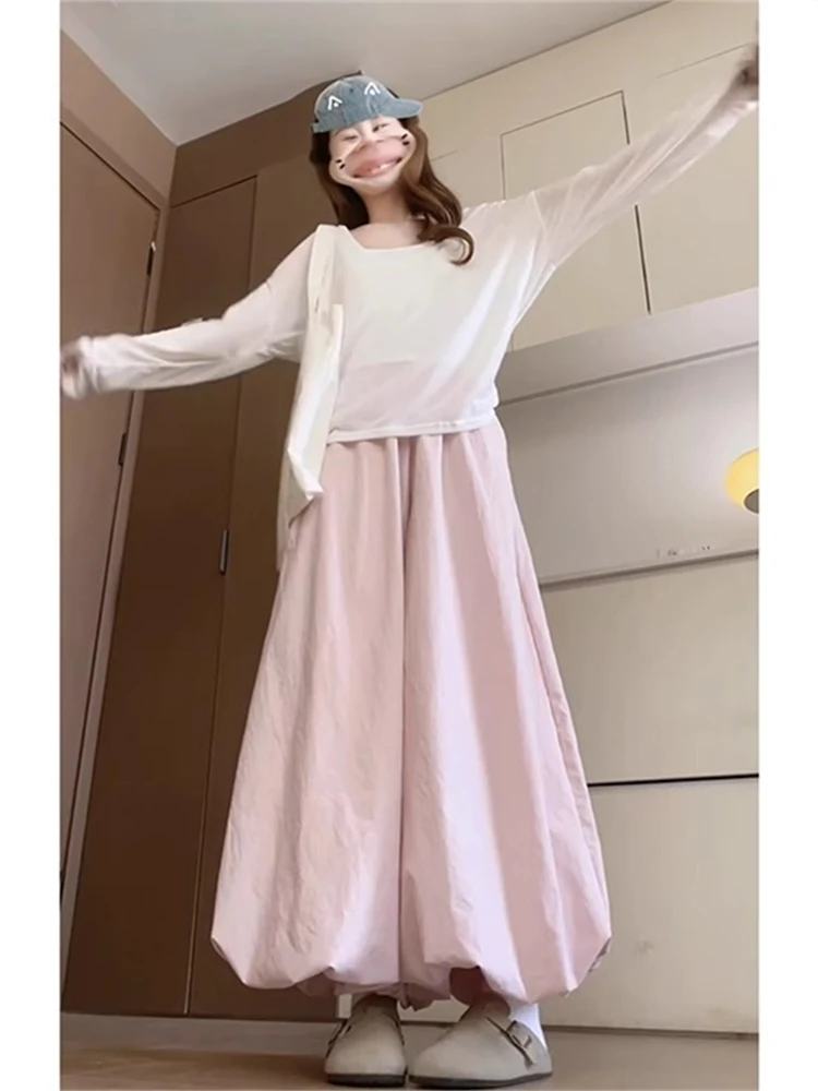 50代の春カジュアルコーデに欠かせない「ゆったり花苞パンツ」は、どう選ぶ？
