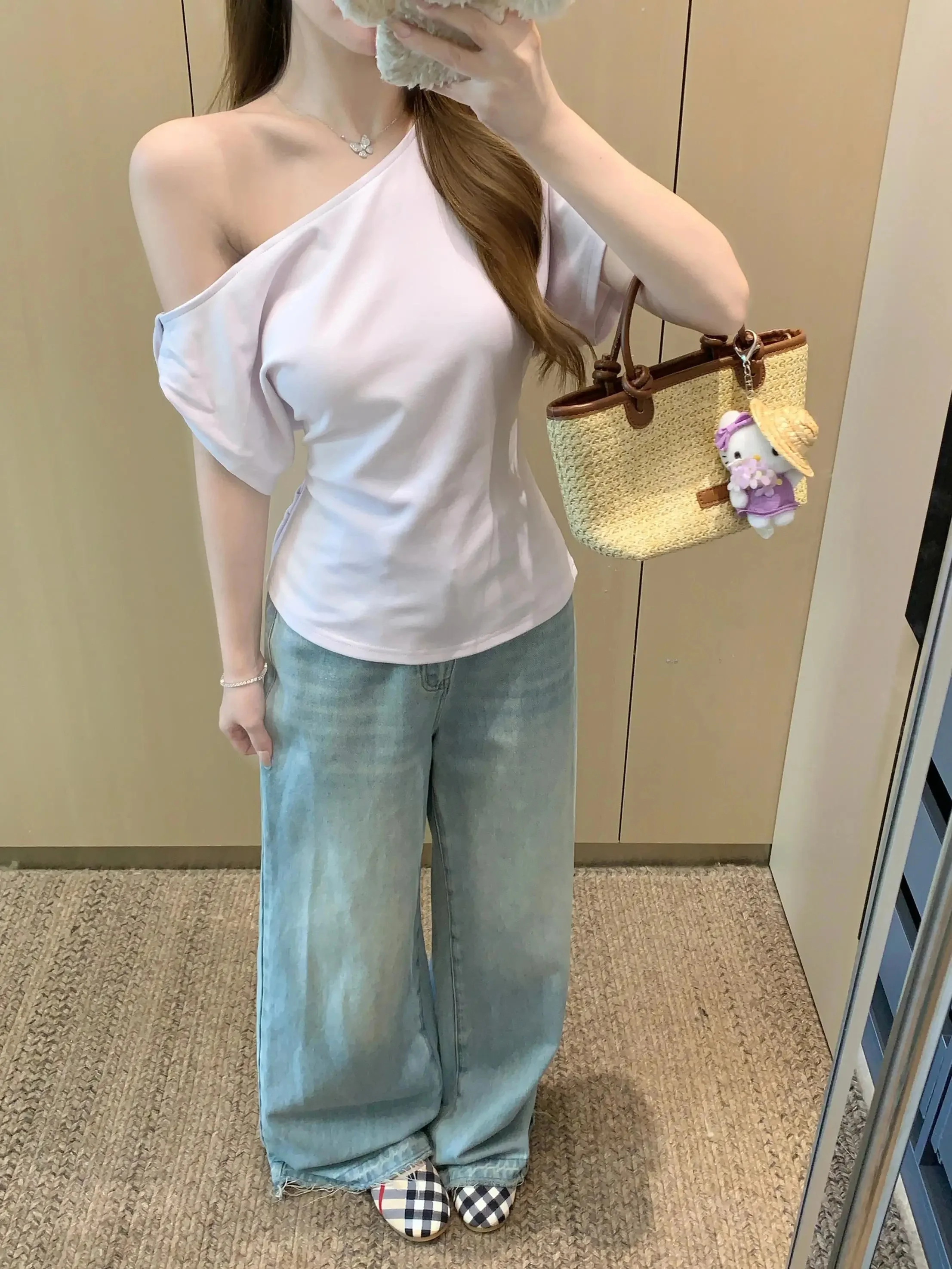 半袖コーデ レディースで失敗しないスタイルは？香芋紫のオフショルダーTシャツが解決する3つの理由