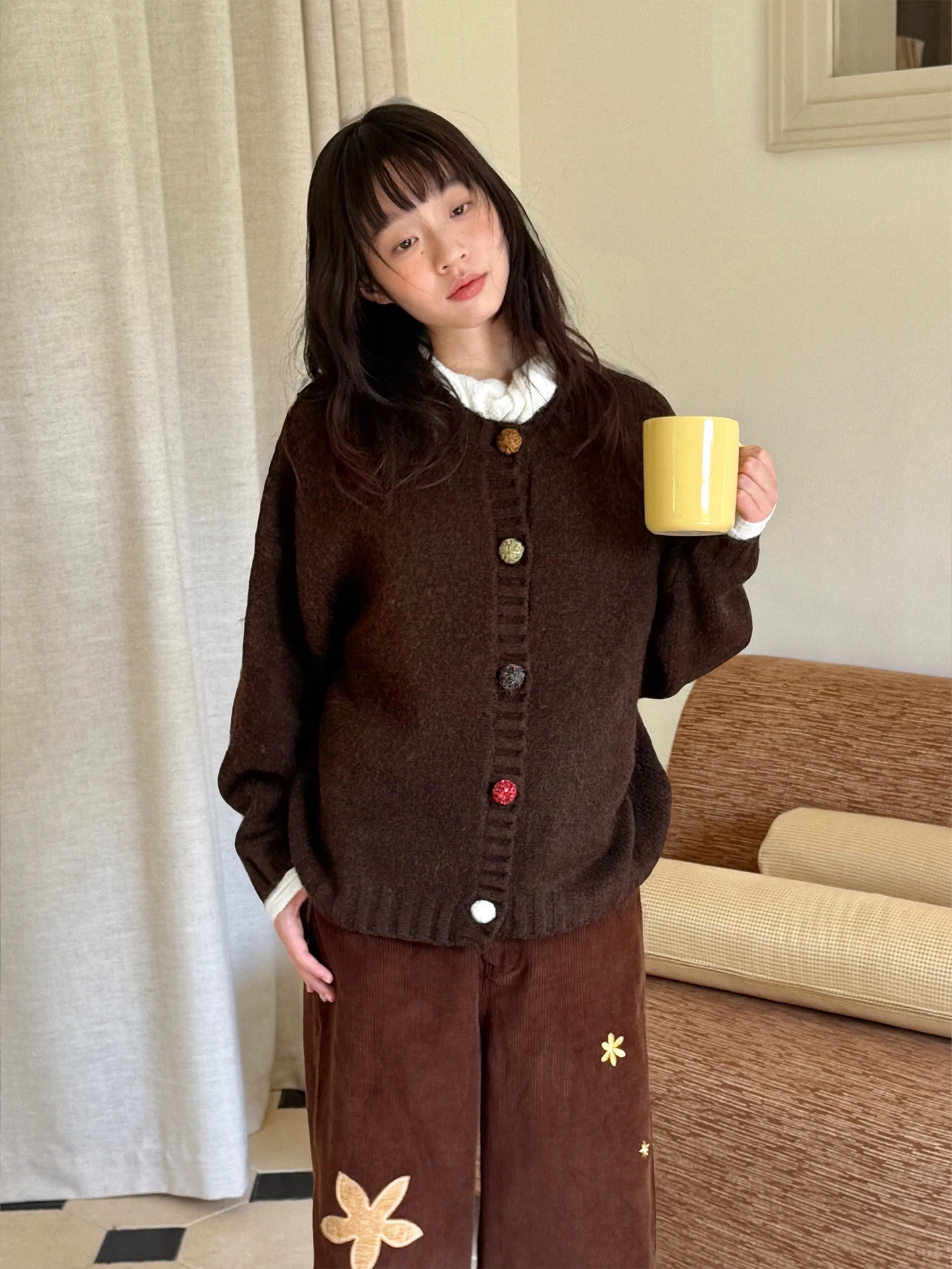茶ニットを着るってどうやって決める？リアルな選び方と、毎日使えるコーデの秘密