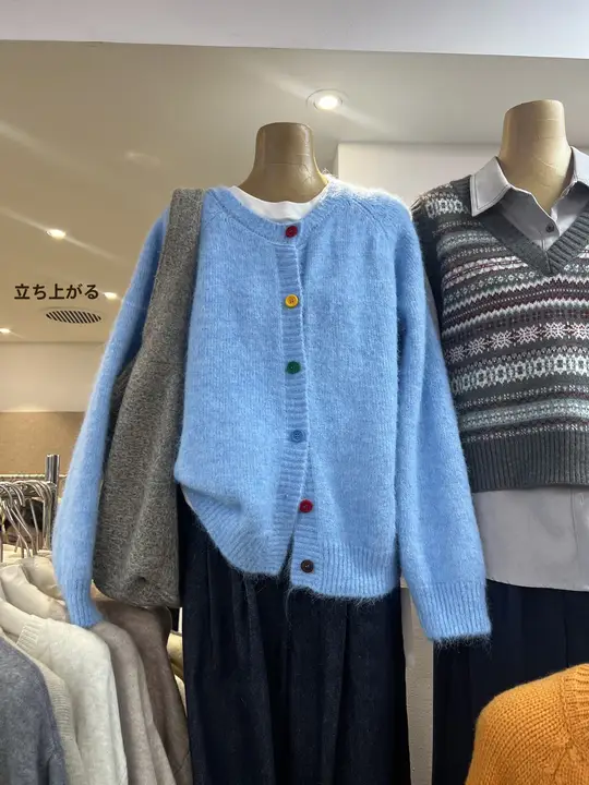 カラフルなボタン付きニットカーディガン【秋冬・女性用・スタイル】