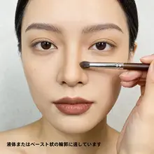 細部に最適な尖り形アイシャドウブラシ【液体用・ハイライト＆シェーディング対応・小型】