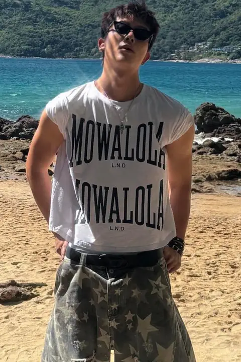 視覚的フィット感を楽しむ！ボクシーシルエットのメンズショートスリーブTシャツ