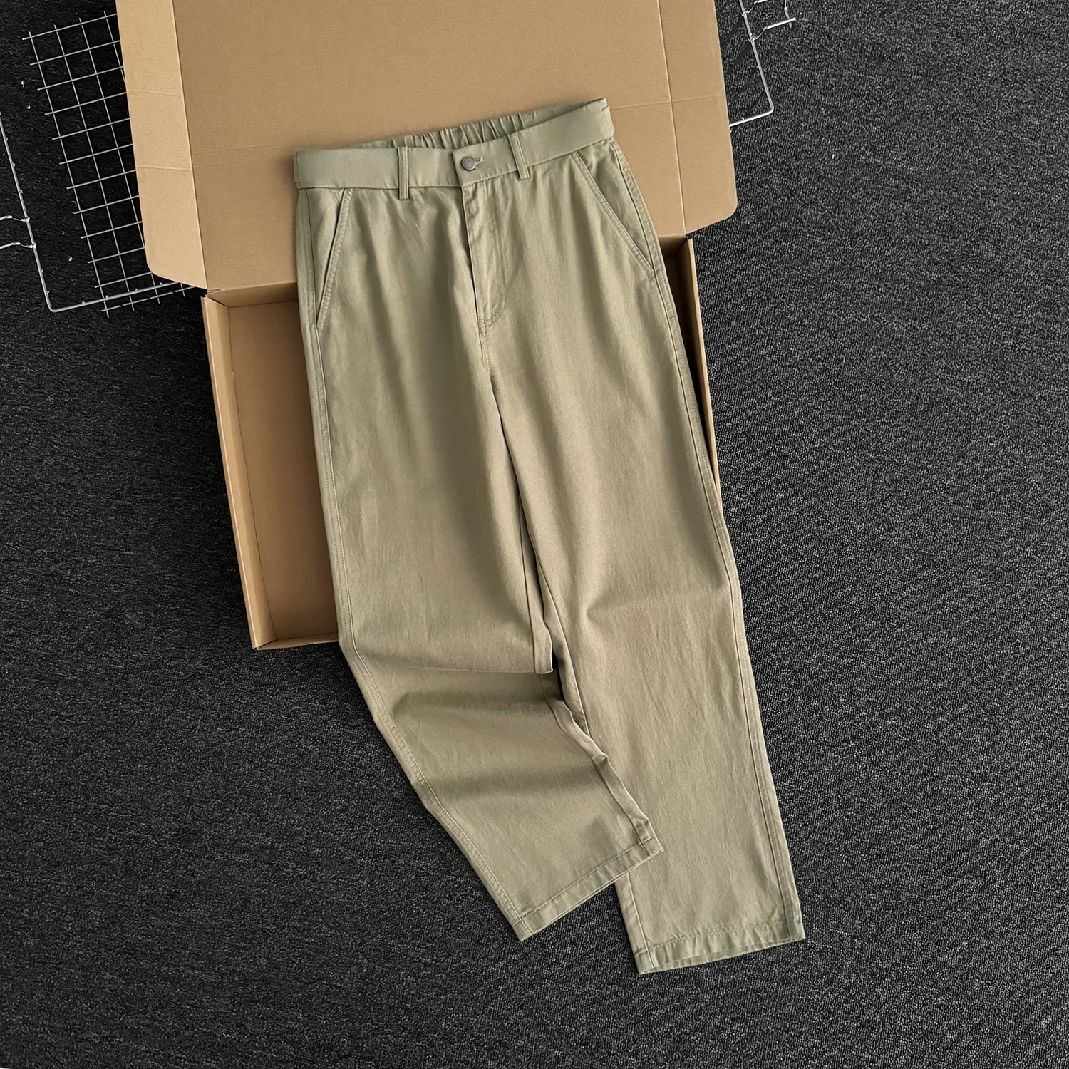 オフィスカジュアルに悩む男性、どうやって「内定式服装」を選ぶべきか？