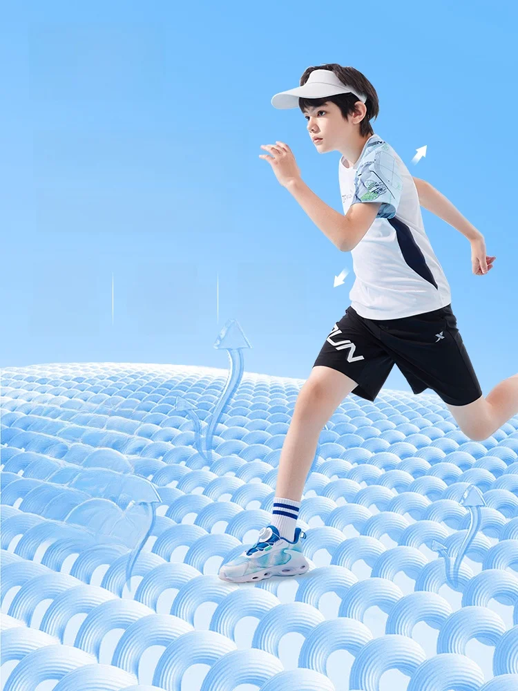 スポーツトレーナーを選ぶべきタイミングは？夏の日常に溶け込む1本のTシャツが答えを教えてくれる
