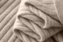 立体感のある畝デザインの羊毛カーディガン【ポロ襟・スリムフィット】