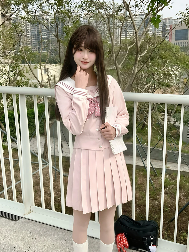 キャンパススタイルの長袖セーラー服：ダサい学生服としての実用性とデザインのバランス