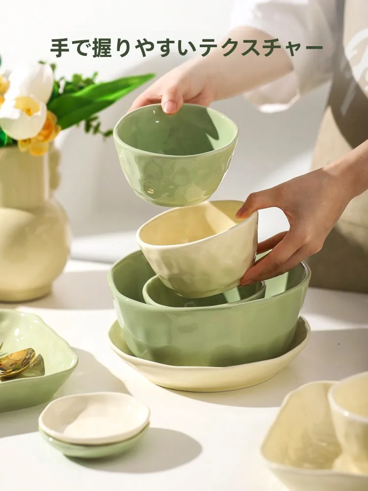 優雅なデザインの陶器製ボウル：一人暮らし向けの日常食器としての実用性とコスト効率