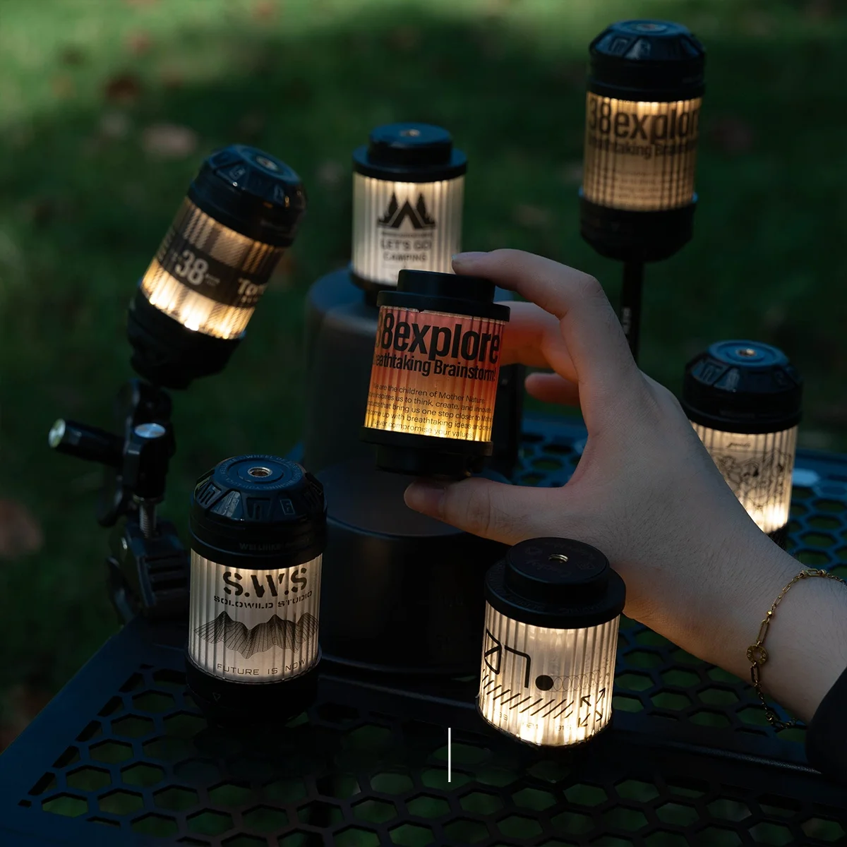 WELLHIKE ミニRGBランタン：キャンプテーブルで雰囲気作りを実現する充電式LED照明
