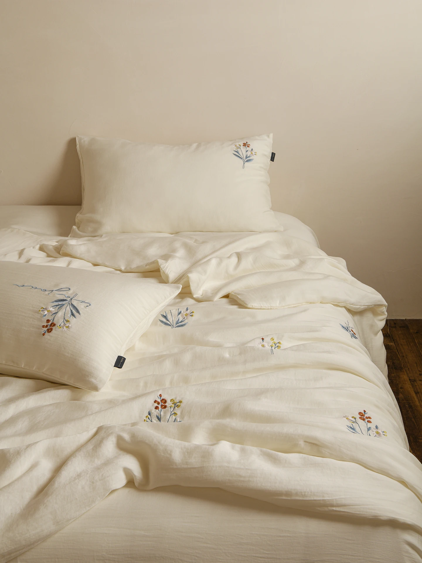 夏に使えるブランケットはどれが涼しいか？法式刺繍のクールタッチブランケットが解決するリアルな悩み
