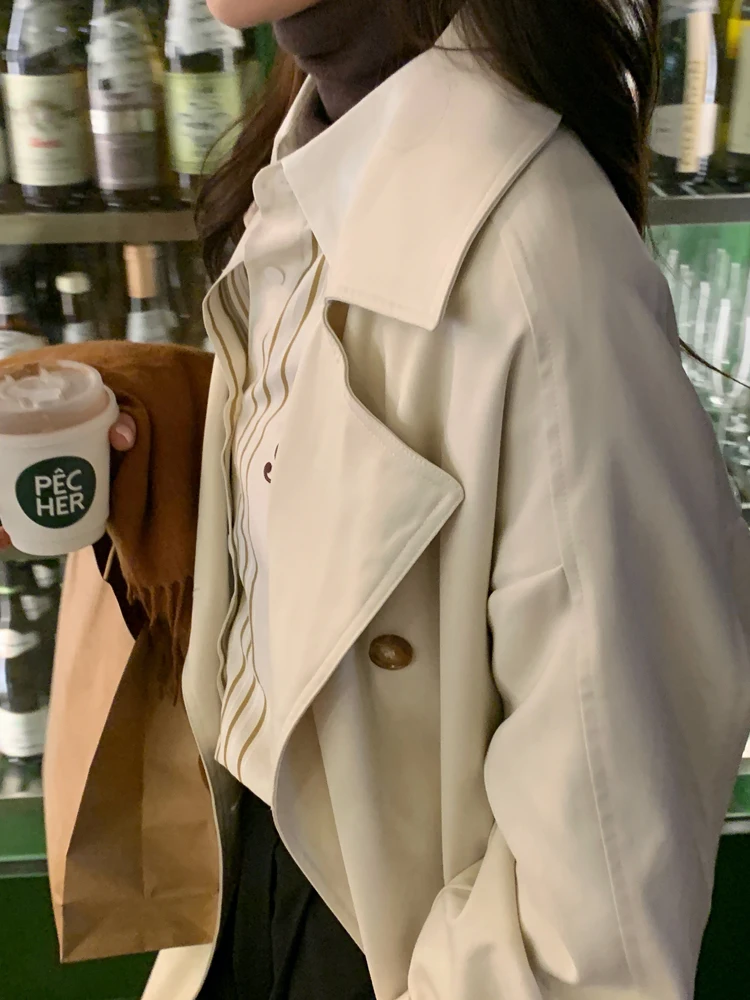大人可愛い服 50代コーデ | オフホワイトトレンチコートで失敗しない着こなしの完全ガイド