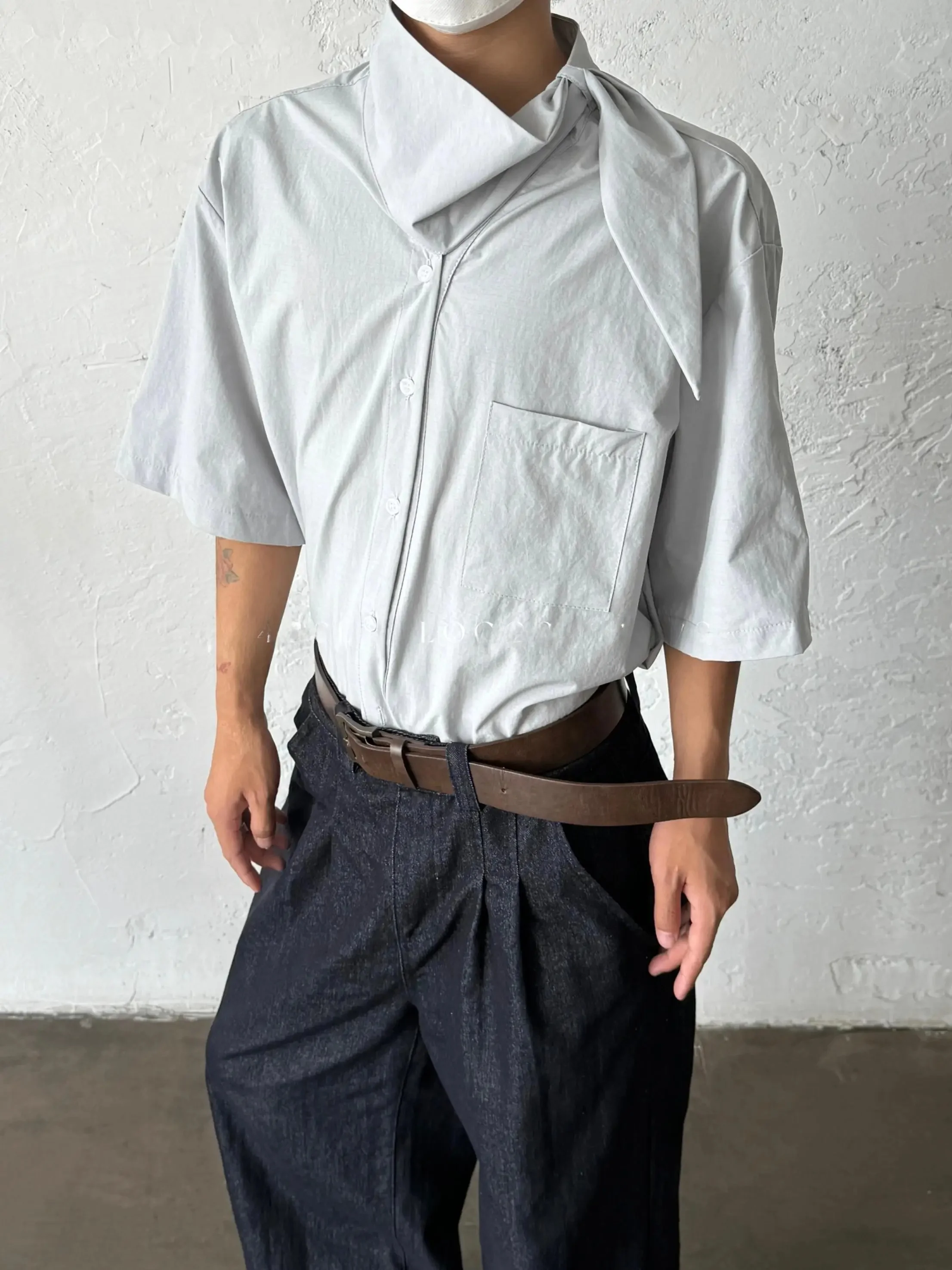 オフィスカジュアルのシャツを選ぶときに迷う？50代から20代まで、どんなTシャツが最適なのか