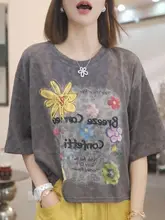 花柄プリントのクルーネック半袖Tシャツ【フィット・女性用・着回し抜群】