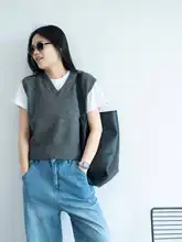 春用のシンプルな杏色ニットVネックベスト【ウエストシェイプ・重ね着対応】