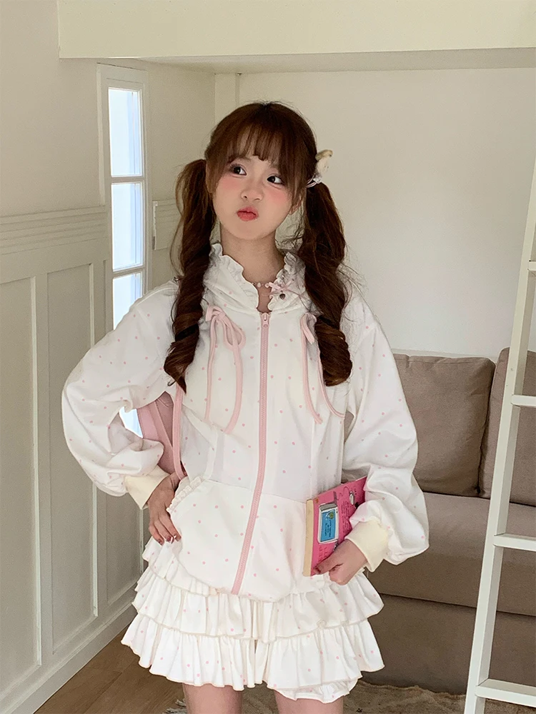 春秋向けピンクドットフード付きスウェットシャツとケーキスカートのコーディネート（セットアップ対応）