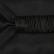 シンプルデザインの黒いシルクヘアバンド