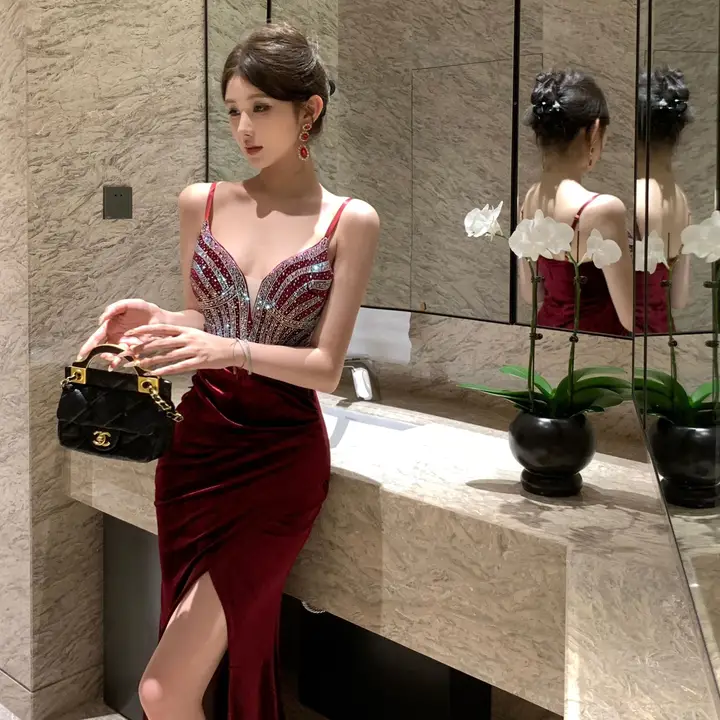 艶やかな金糸ベルベットのセクシーな低胸キャミソールドレス【夜のお出かけに最適】