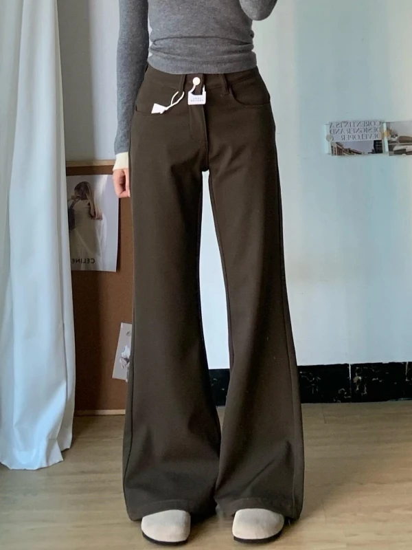 カーキパンツコーデを失敗させないためには、どんな色とスタイルがおすすめ？