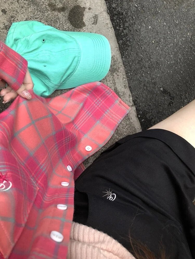 夏の日常に欠かせない1着は、ショートパンツなのか？それとも高腰のストレートパンツなのか？