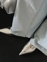 尖ったトゥの本革製 低ヒール ライトなサンダル【極上の柔らかさ・夏用・カジュアル】