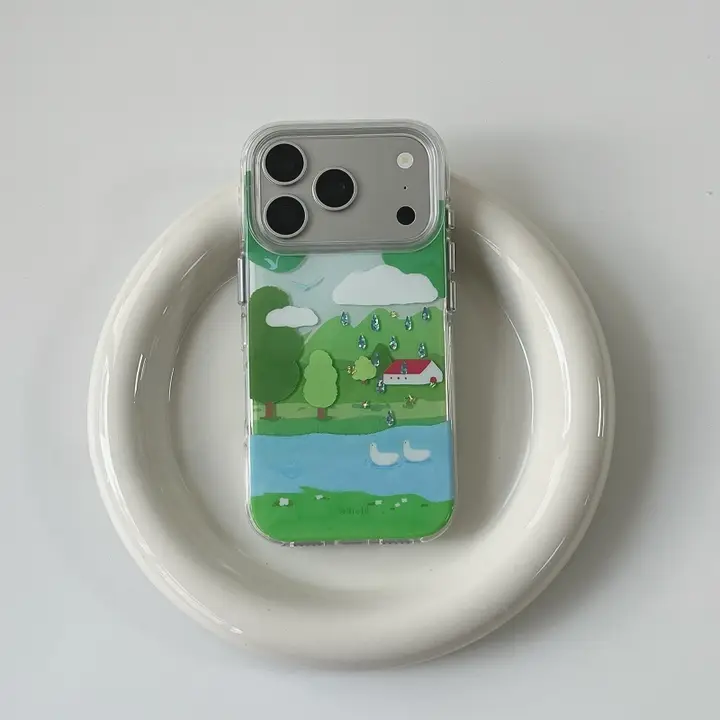 夏の爽やかな森の小川デザイン！iPhone用スマホケース【雨滴イラスト・衝撃吸収・おしゃれ】