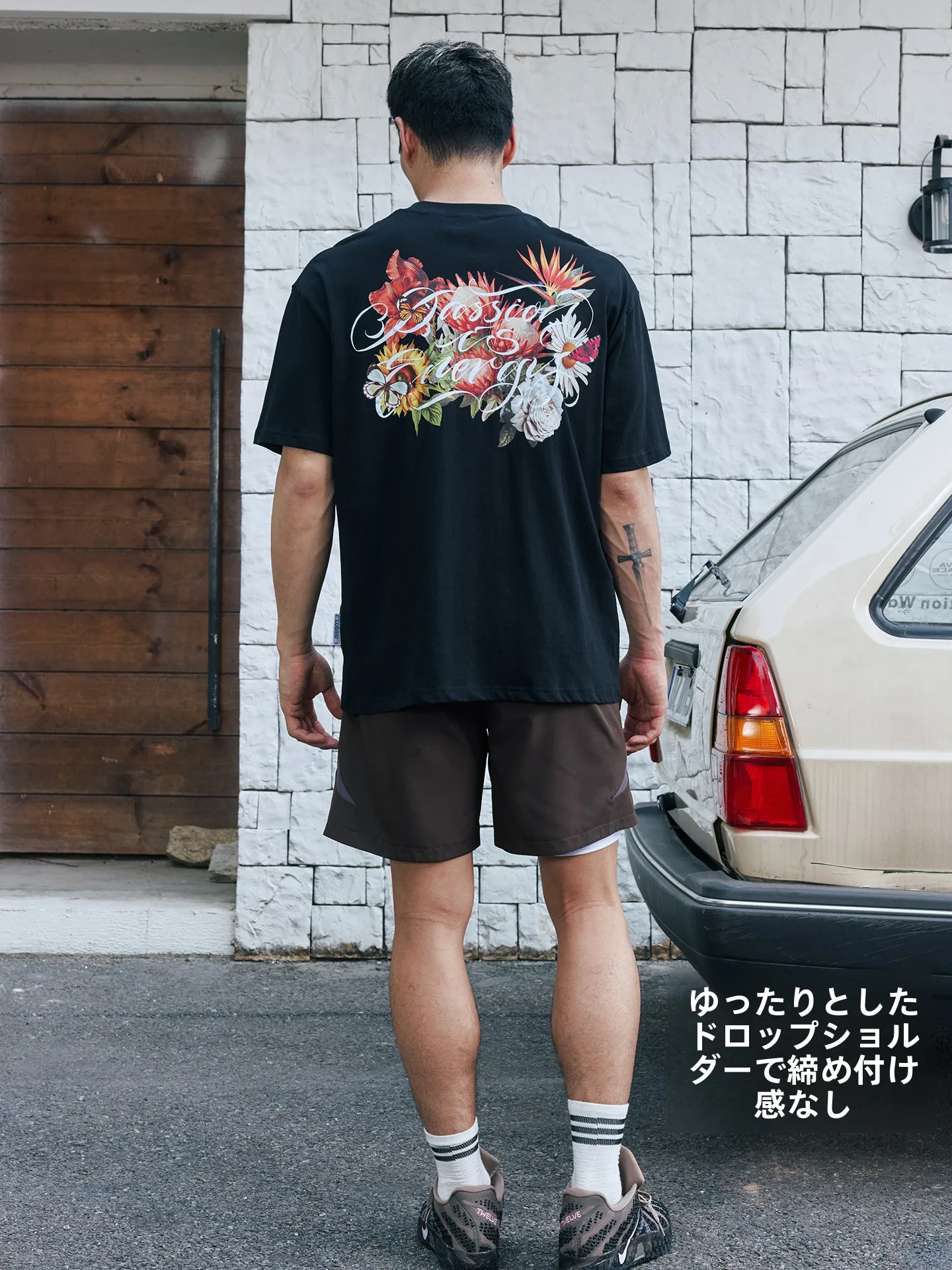 花柄プリントの夏用Tシャツ：サイズ感と価格帯を比較した実際の購入ガイド
