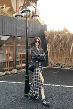 大人の魅力を引き立てる黒いレディースジャケット【長袖・レザー・春秋用】と不規則なチェック柄スカート（セットアップ対応）