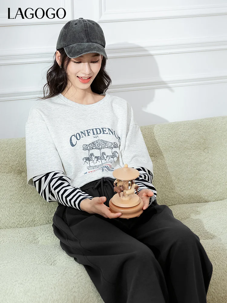 Tシャツ重ね着コーデ レディースで失敗しない方法は？ストライプ切替デザインの長袖Tシャツが解決する